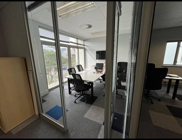 116M² OFFICE TO LET IN CENTURY CITY